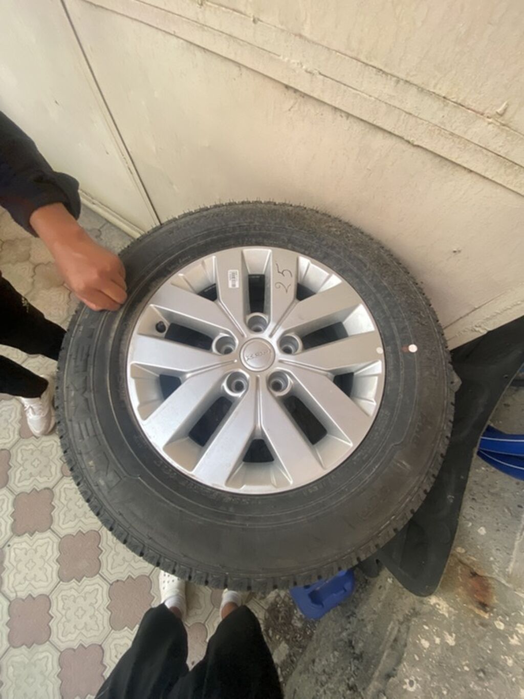 Размер 235/70R/17 Протектор 90% Все сезонка Договорная: фото 2