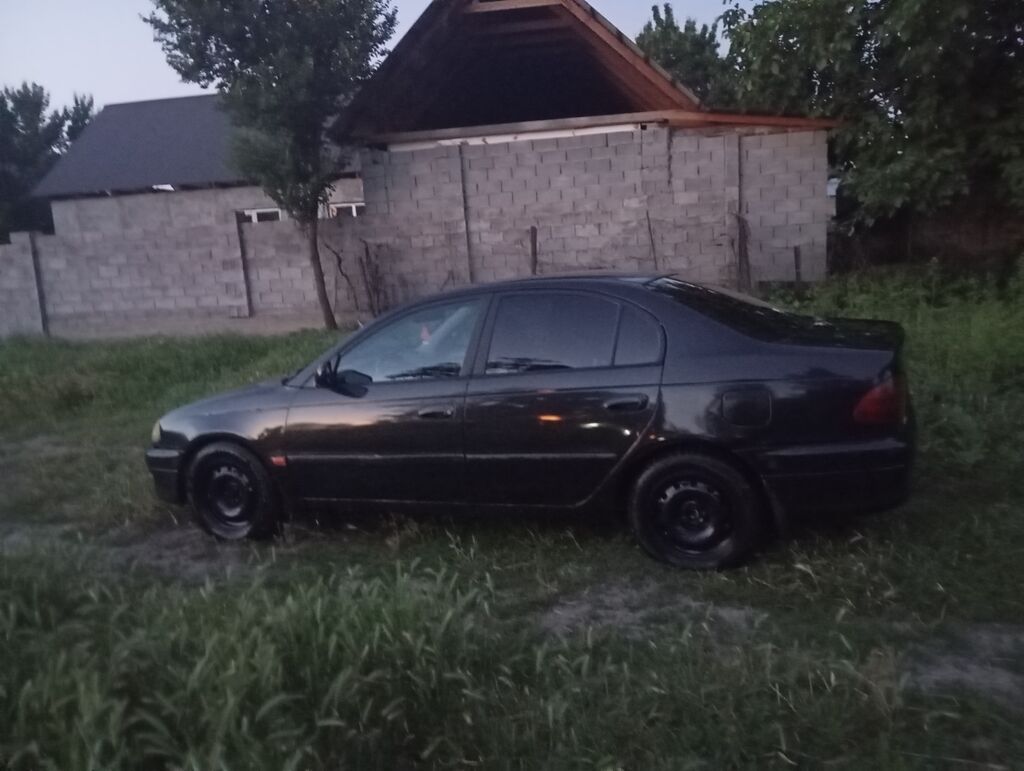 Toyota Avensis: 1998 г., 1.6 л, Механика, Бензин, Седан: фото 2