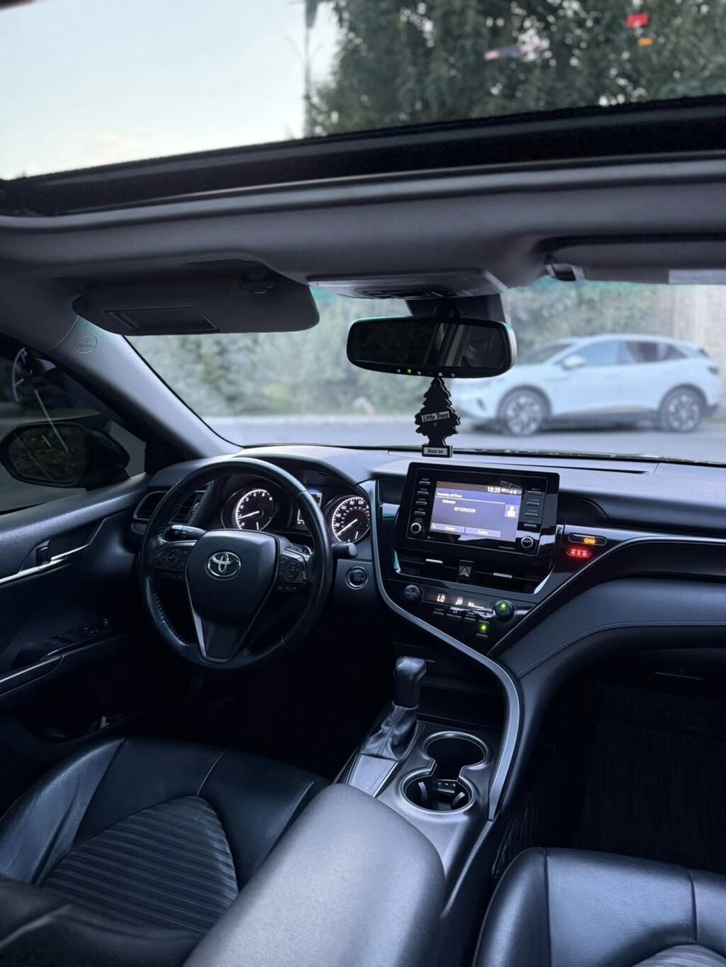 Toyota Camry: 2022 г., 2.5 л, Автомат, Бензин, Седан: фото 3