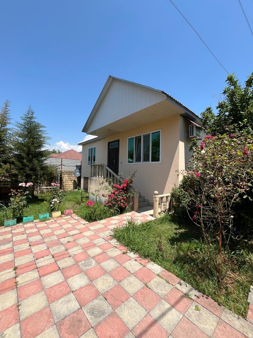 250 kv. m, 3 otaqlı, Kanalizasiya, Kombi, Qaz