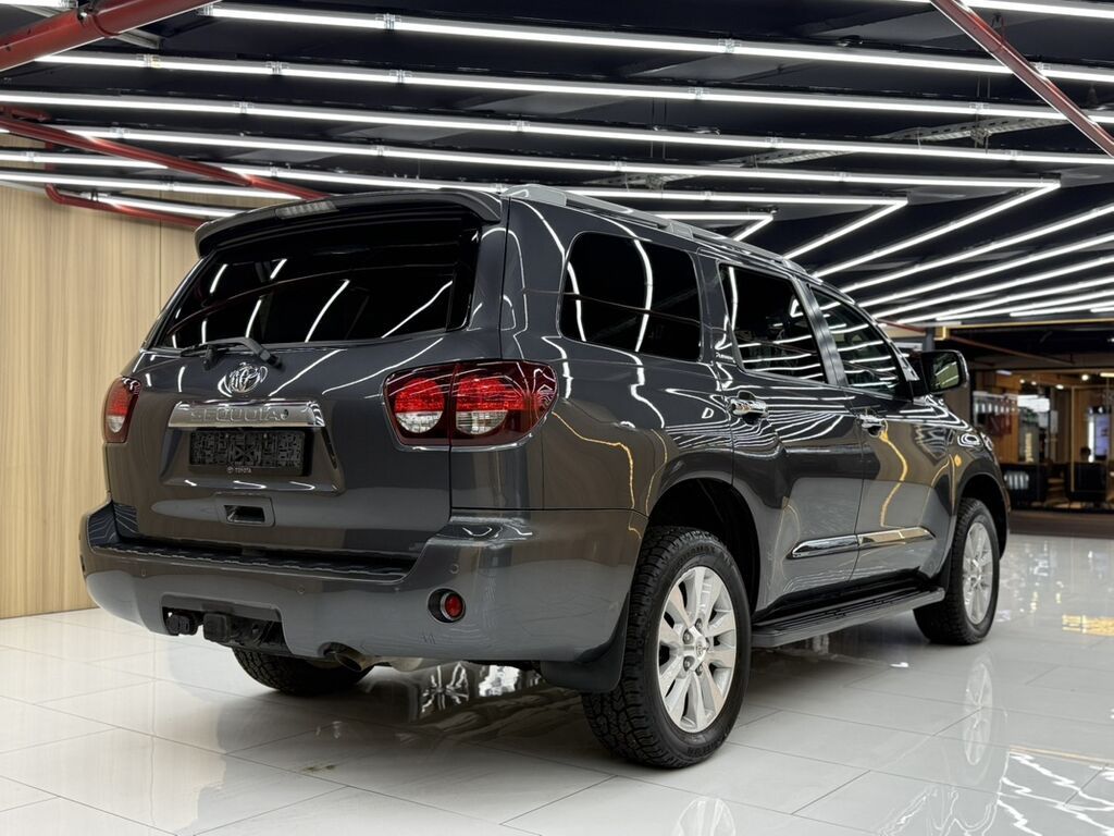 Toyota Sequoia Platinum 2019, 5.7 л, 99 тыс. миль — фото 3