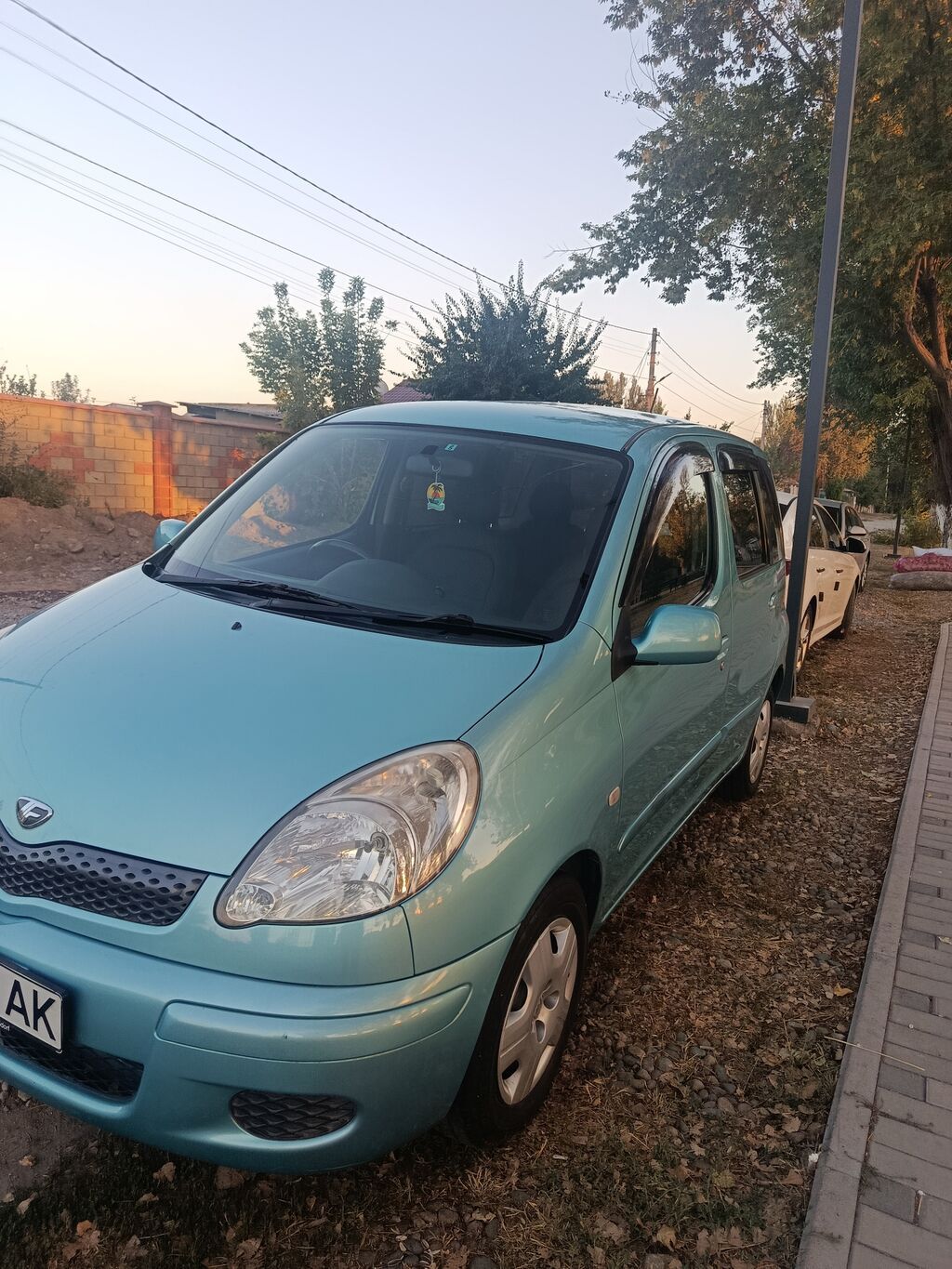 Daihatsu YRV: 2005 г., 1.3 л, Автомат, Бензин, Минивэн: фото 4
