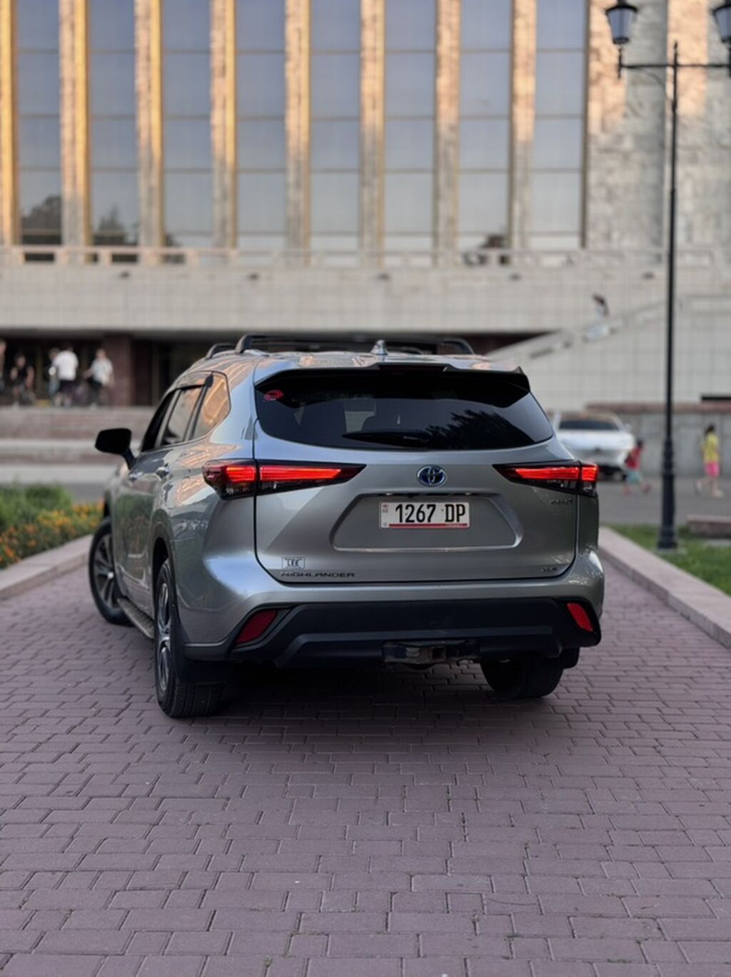 Toyota Highlander: 2023 г., 2.5 л, Автомат, Гибрид, Кроссовер: фото 2