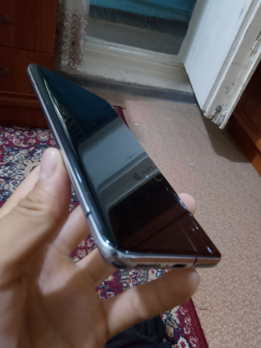 Это смартфон Xiaomi Mi 10 Ultra, выделяющийся зеркальной задней: фото 3