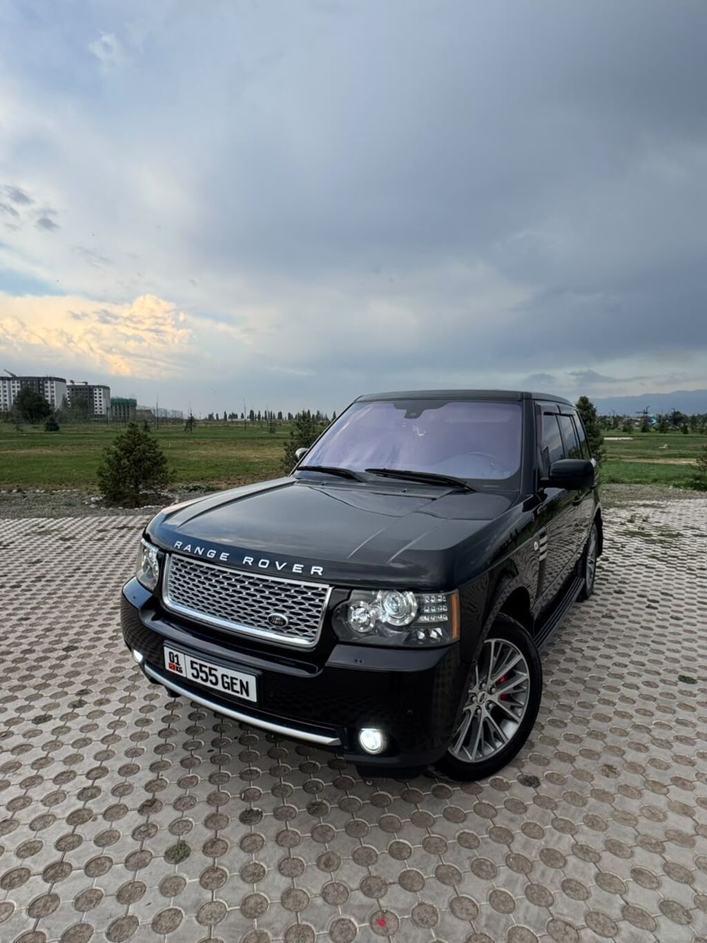 Land Rover Range Rover: 2010 г., 5 л, Автомат, Бензин, Внедорожник: фото 2