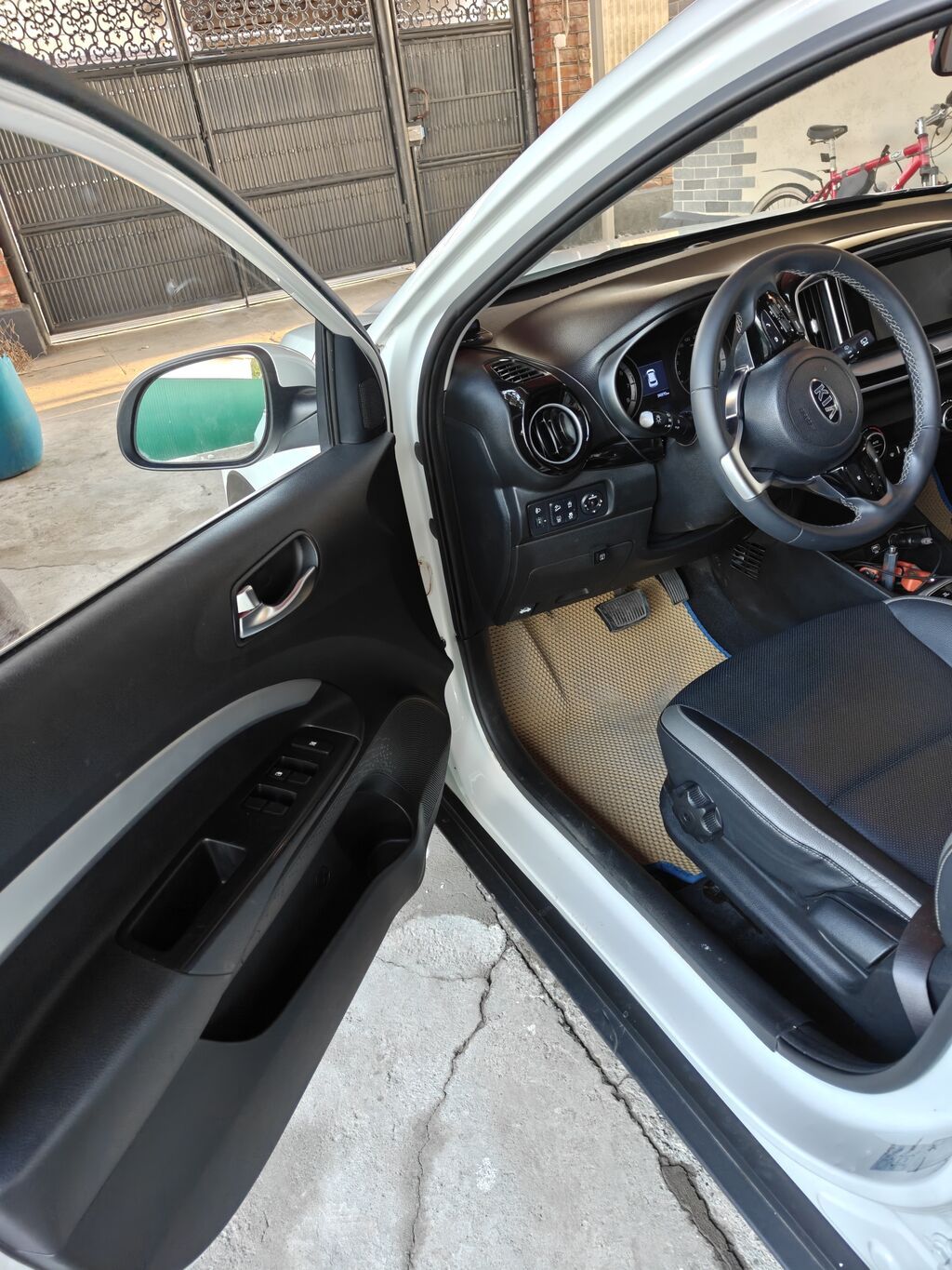 Kia Stonic: 2020 г., 1.4 л, Автомат, Газ, Кроссовер: фото 5