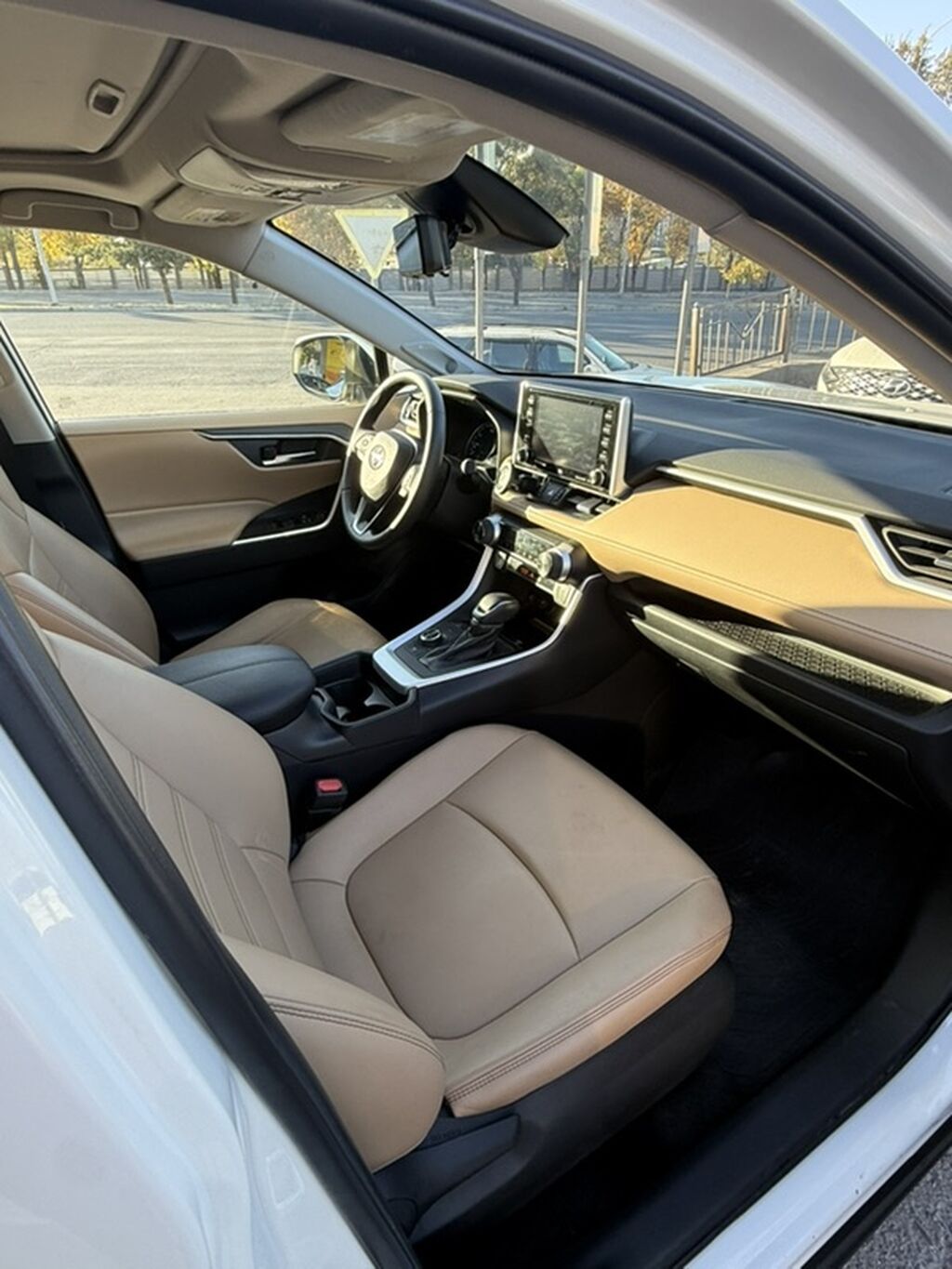 Toyota RAV4: 2021 г., 2.5 л, Вариатор, Гибрид, Кроссовер: фото 6