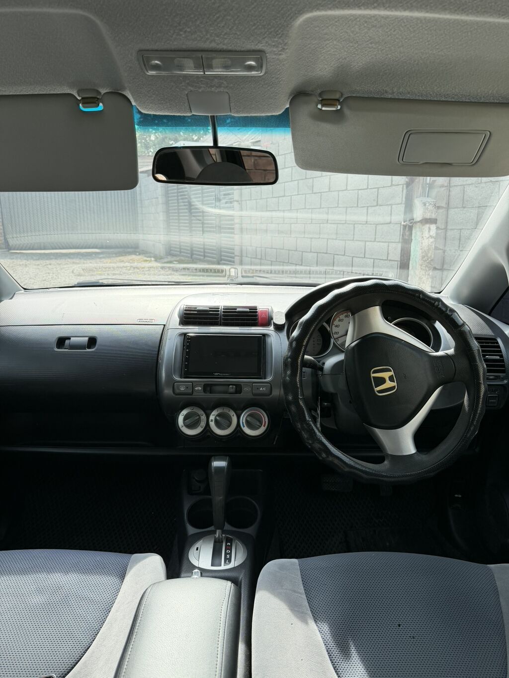 Honda Fit: 2005 г., 1.3 л, Автомат, Бензин, Хэтчбэк: фото 4