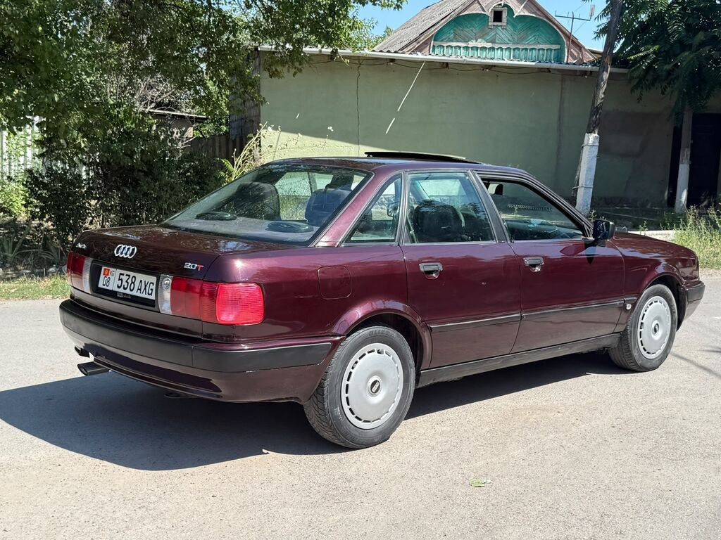 Audi 80: 1991 г., 2 л, Механика, Бензин, Седан: фото 4