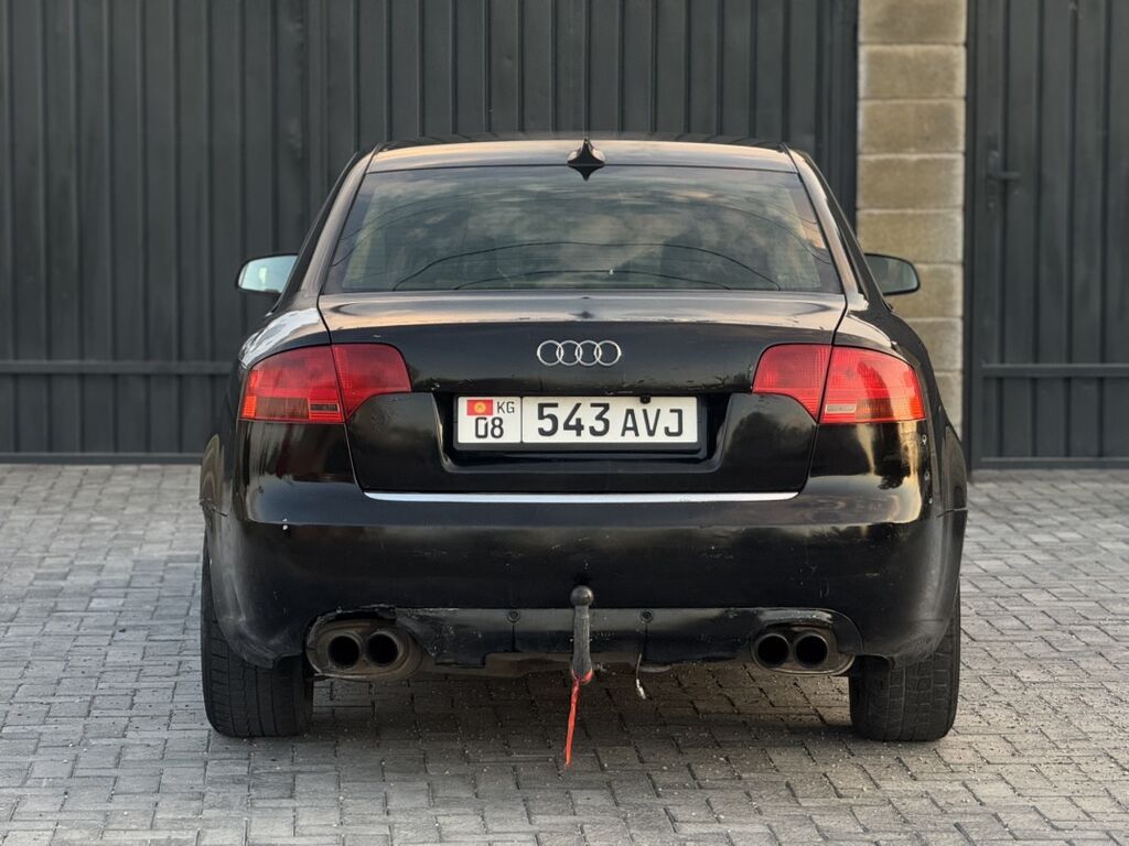 Audi A4: 2004 г., 3.5 л, Механика, Бензин, Седан: фото 4