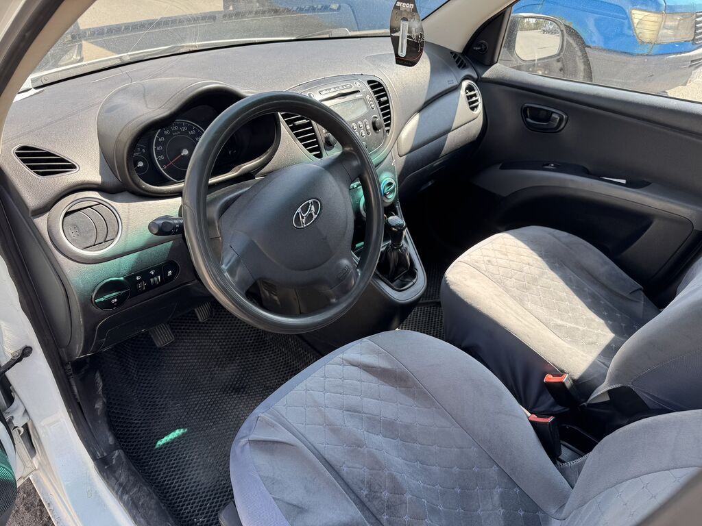 Hyundai i10: 2011 г., 1.1 л, Механика, Бензин, Хэтчбэк: фото 6