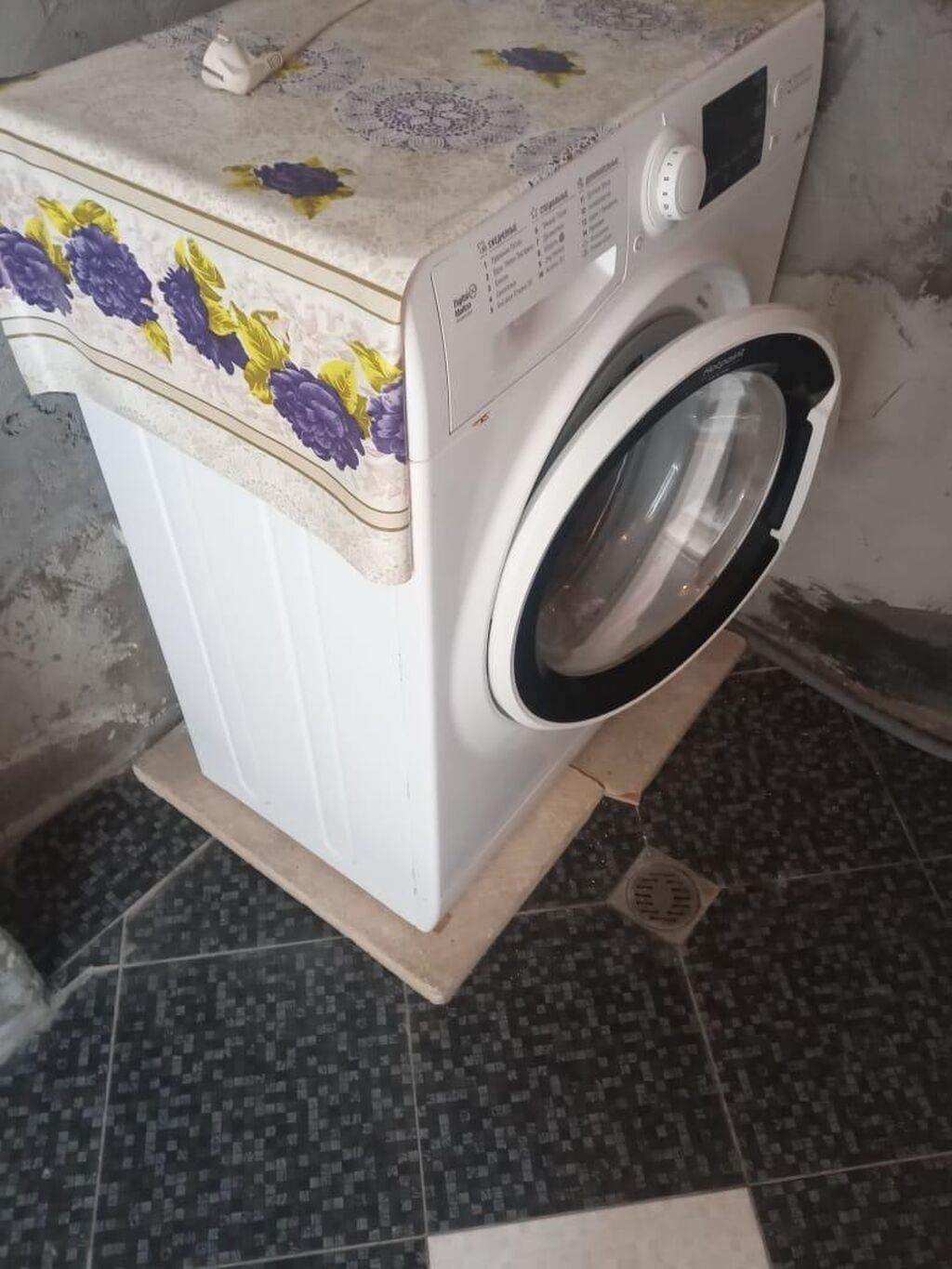 Tam təhlükəsiz həyətdi,kamera sistemi ilə təchiz olunub.Kommunal