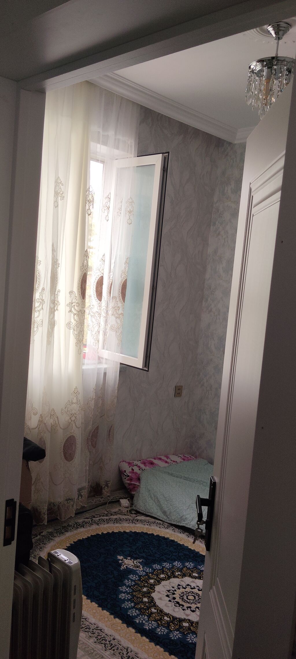 Kirayə: Həyət evi (şəxsi girişli) Təsvir: - İki səviyyəli giriş