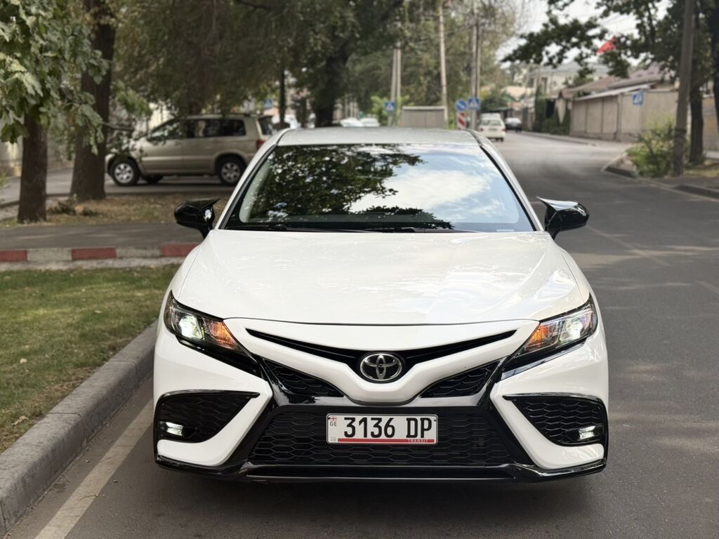 Toyota Camry: 2021 г., 2.5 л, Автомат, Бензин, Седан: фото 2