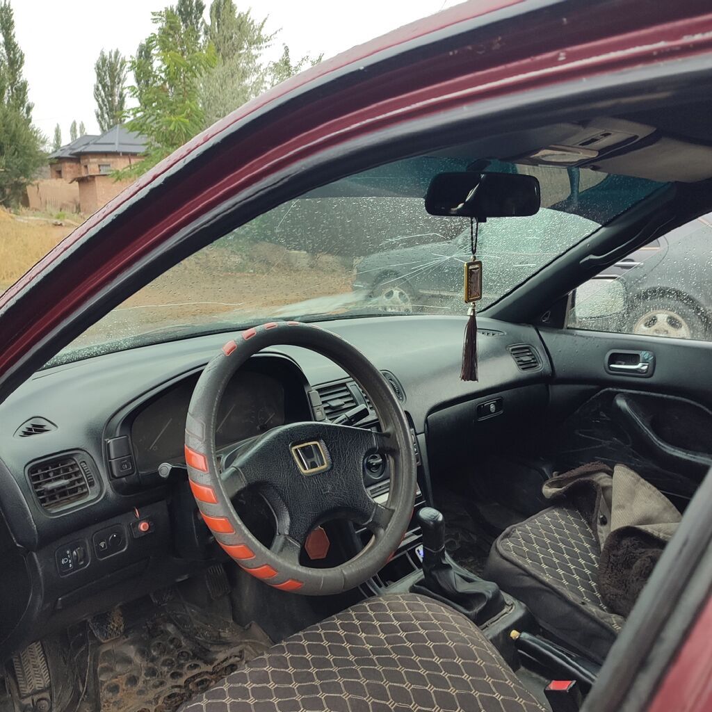 Honda Accord: 1994 г., 2 л, Механика, Бензин, Седан: фото 6
