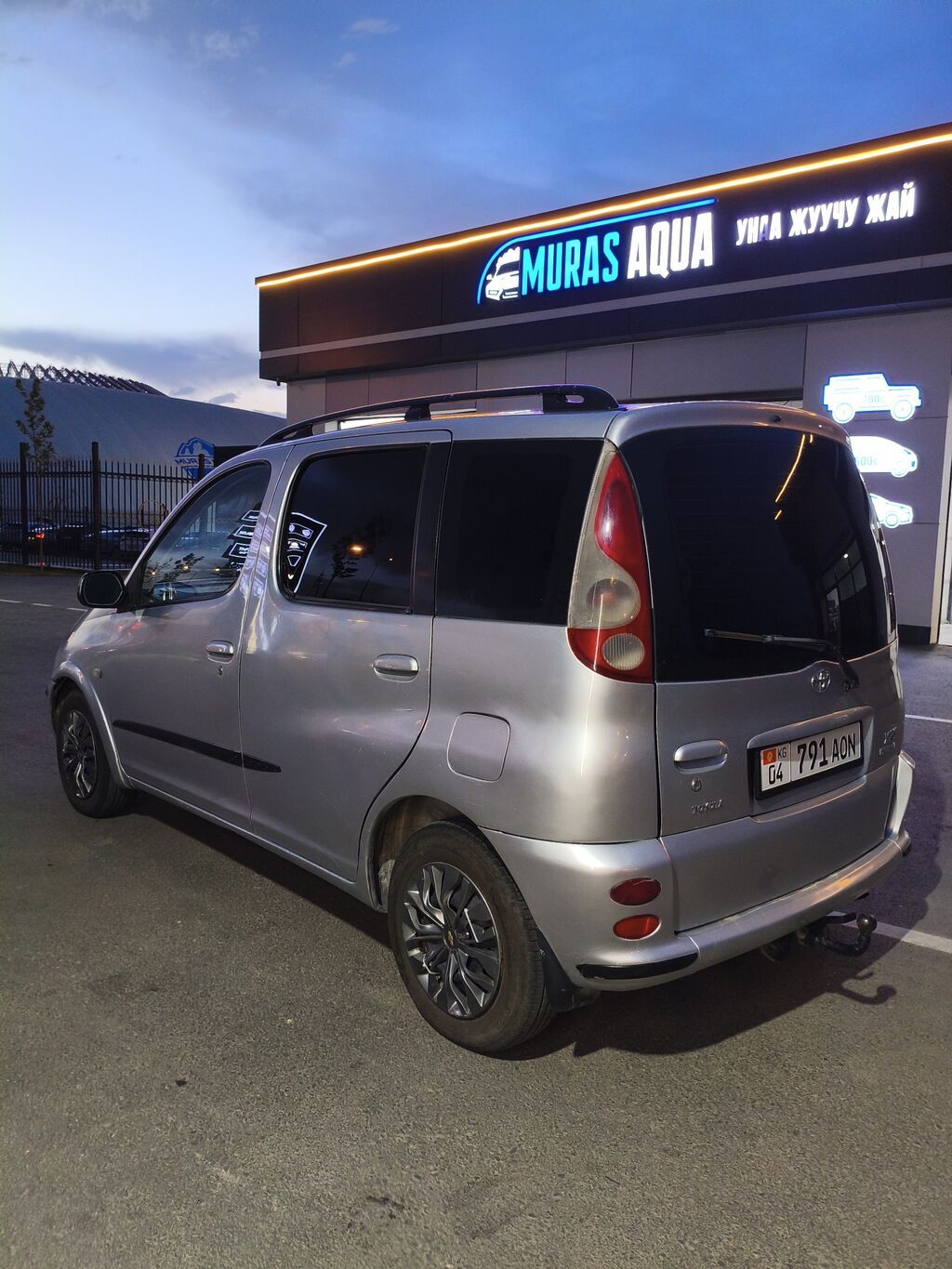 Toyota Funcargo: 2003 г., 1.5 л, Механика, Бензин, Универсал: фото 6