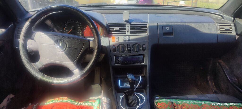 Mercedes-Benz C-Class: 1993 г., Механика, Седан: фото 4
