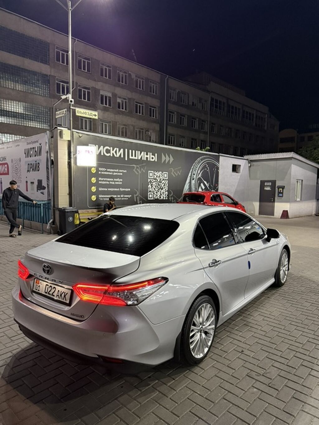 Toyota Camry: 2018 г., 2.5 л, Вариатор, Гибрид, Седан — фото 7