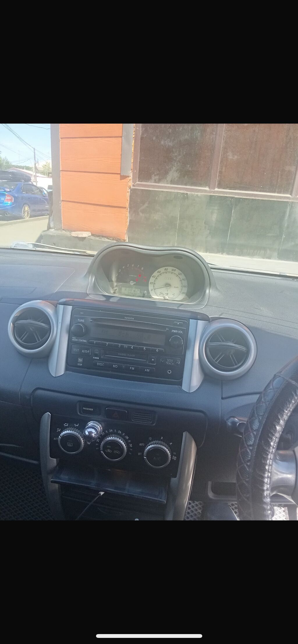 Toyota Ist: 2003 г., 1.3 л, Автомат, Бензин, Хэтчбэк: фото 3
