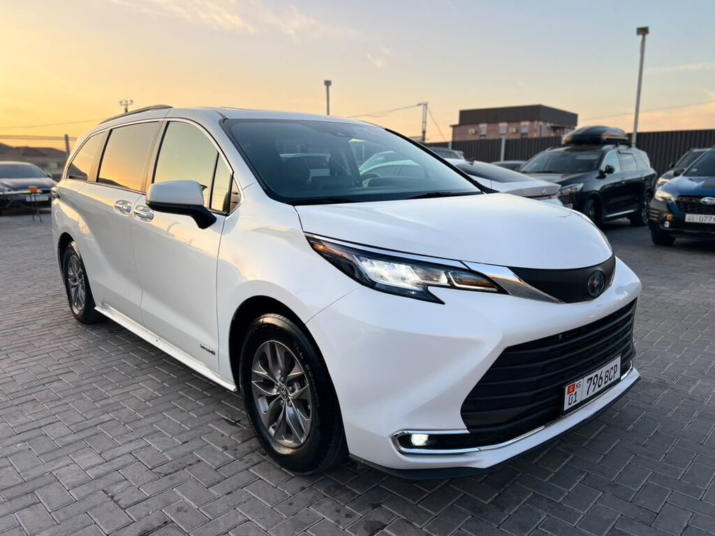 Toyota Sienna: 2021 г., 2.5 л, Автомат, Гибрид, Минивэн: фото 2
