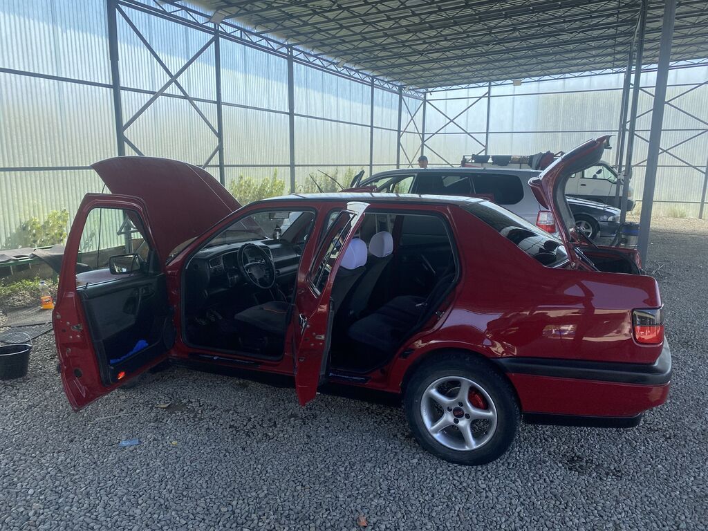 Volkswagen Vento: 1996 г., 2 л, Механика, Бензин, Седан: фото 7