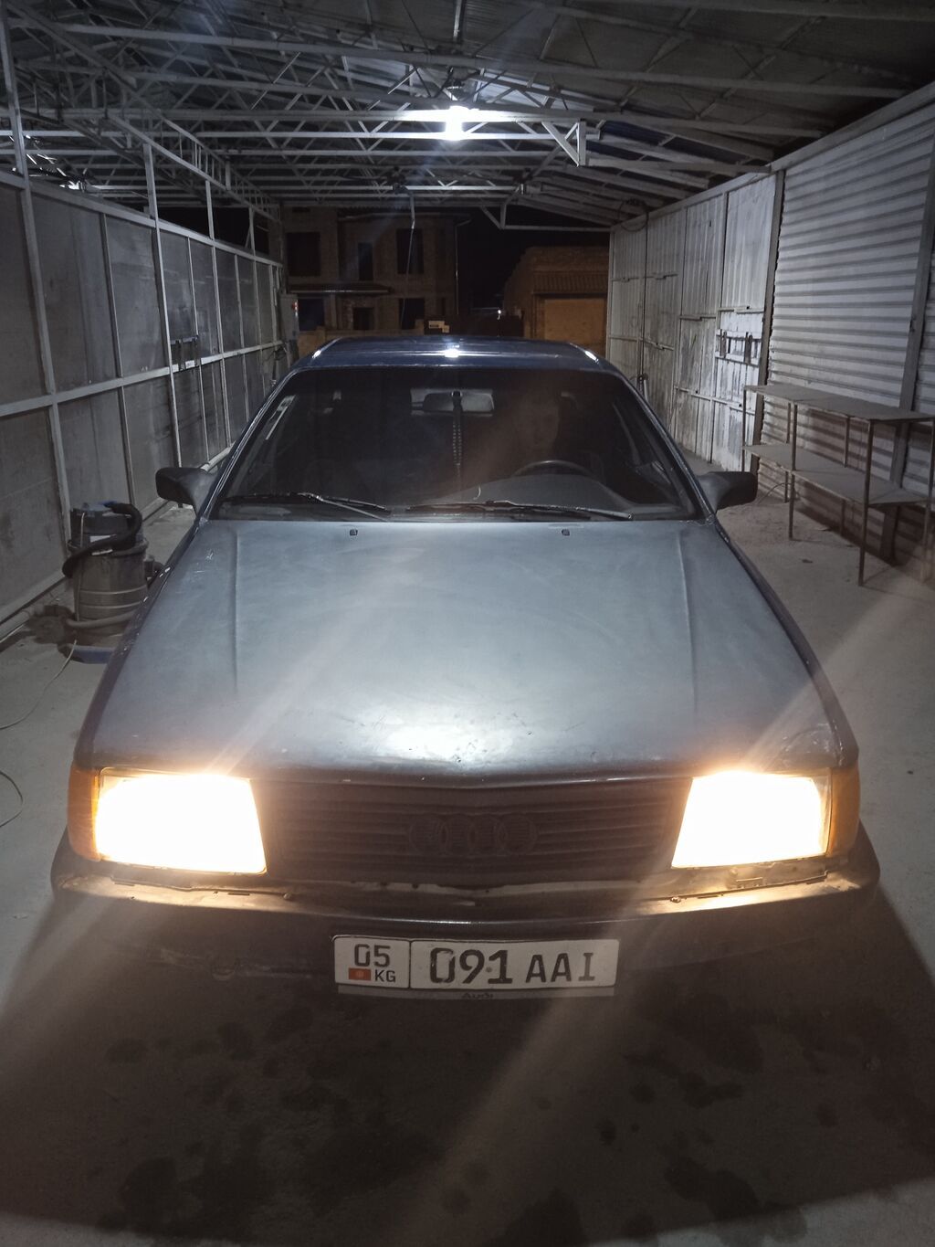 Audi 100: 1989 г., 2.3 л, Механика, Бензин, Седан: фото 2