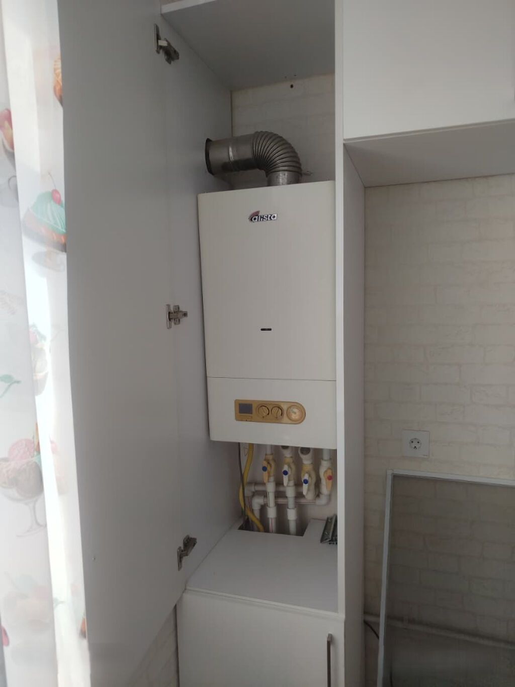 Bakı, 8-ci kilometr, 3 otaqlı, Köhnə tikili, m. Xalqlar Dostluğu, 90 kv. m