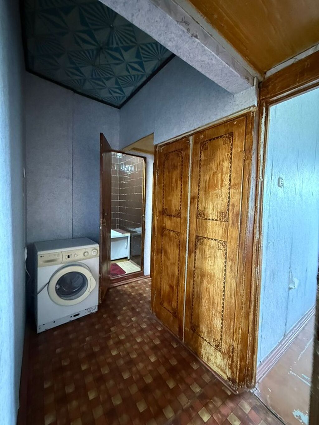 3 комнаты, 70 м², 105 серия, 5 этаж, Старый ремонт: фото 2