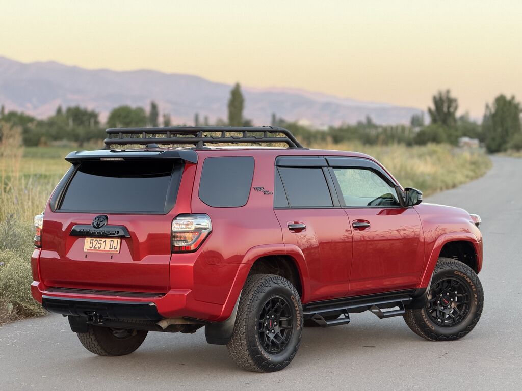 Toyota 4Runner: 2021 г., 4 л, Автомат, Бензин, Внедорожник: фото 6
