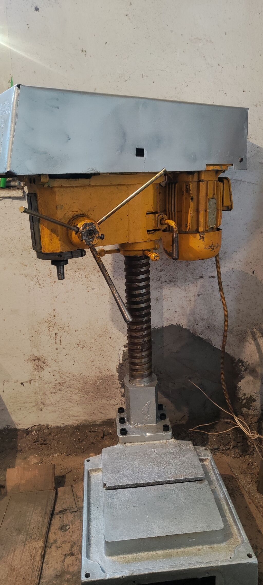 Продаю сверлильный станок советский в хорошем: 35000 KGS Другой ...