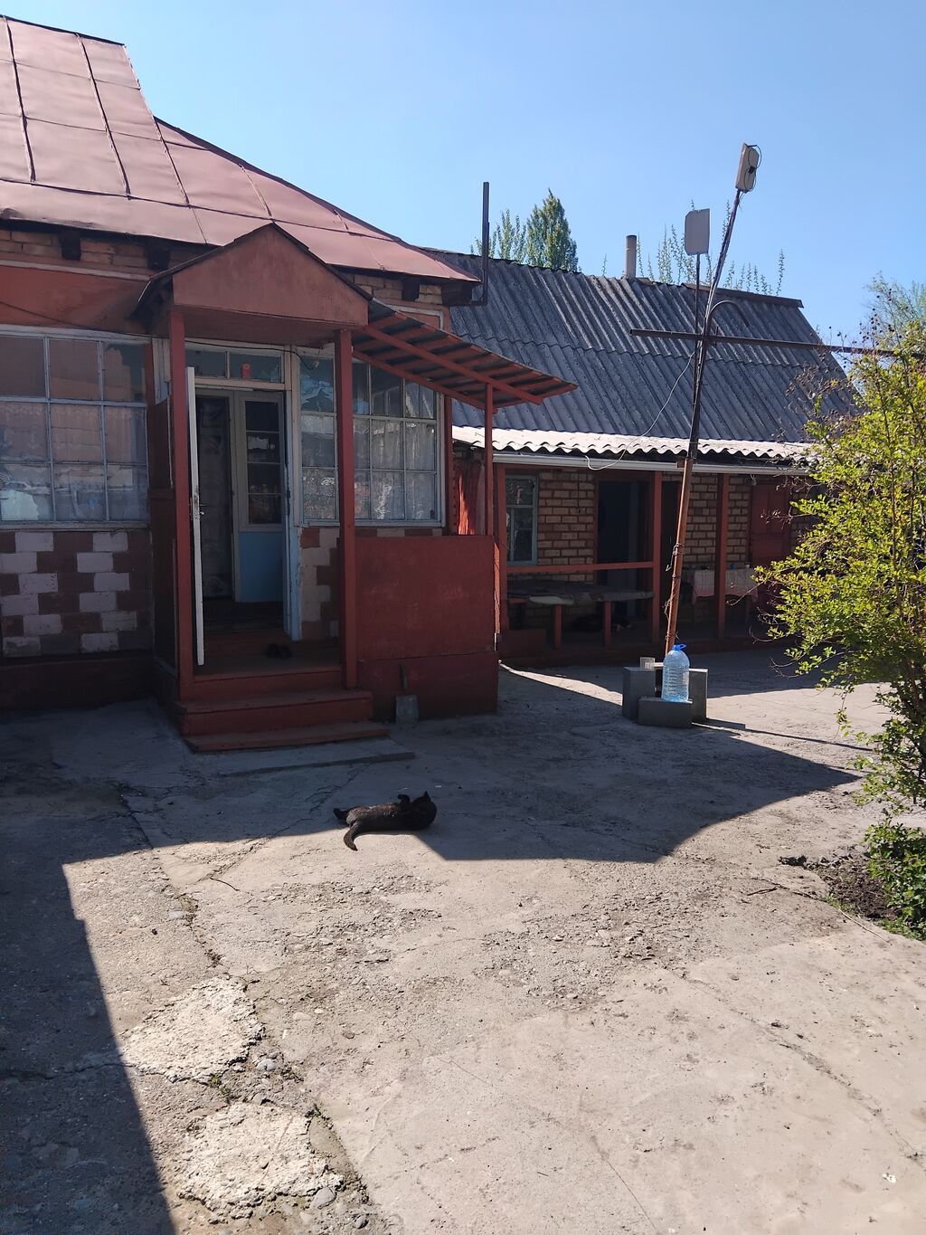 Продаётся дом,участок 20 соток.Свет,вода.Красная книга имеется.Дом в