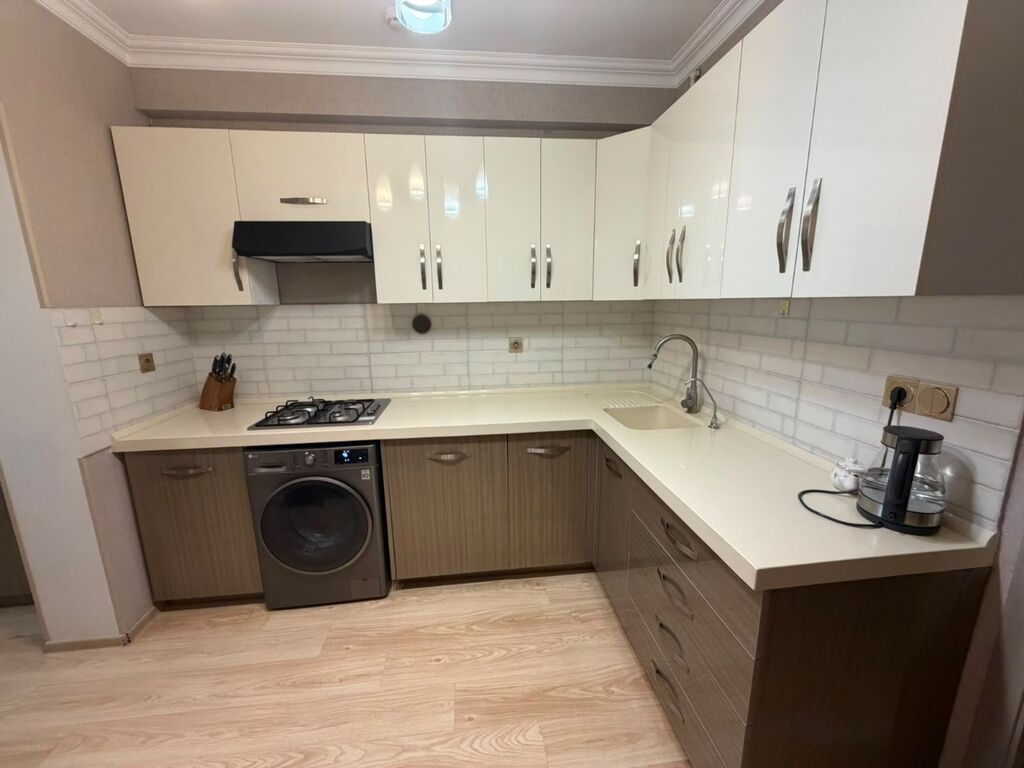Bakı, 8-ci mikrorayon, 2 otaqlı, Köhnə tikili, m. Azadlıq Prospekti, 60 kv. m