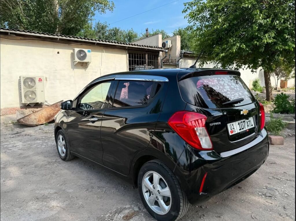 Chevrolet Spark: 2018 г., 1 л, Автомат, Бензин, Хэтчбэк: фото 3