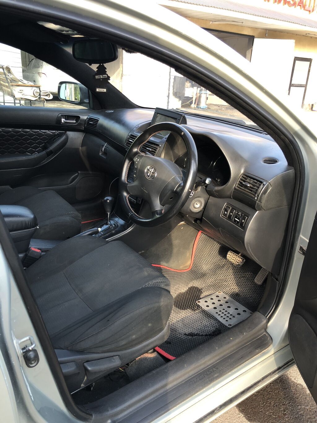 Toyota Avensis 2004 г., универсал, 2.0 л, бензин: фото 6