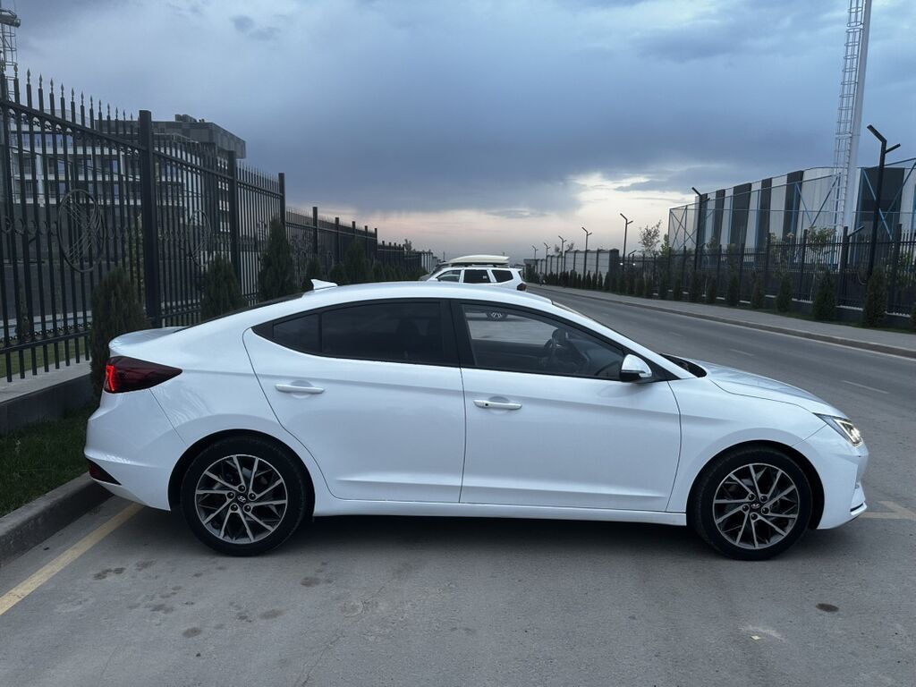 Hyundai Avante: 2019 г., 1.6 л, Автомат, Бензин, Седан: фото 3