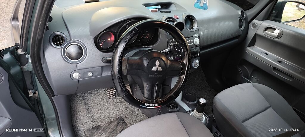 Mitsubishi Colt: 2004 г., 1.5 л, Автомат, Бензин, Хэтчбэк: фото 3