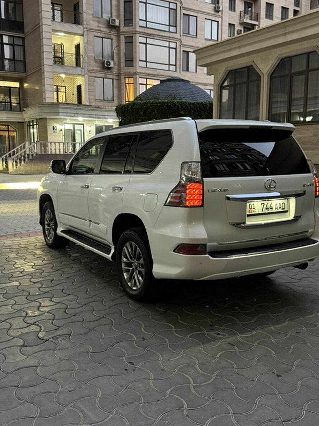 Lexus GX: 2014 г., 4.6 л, Автомат, Бензин, Внедорожник: фото 5