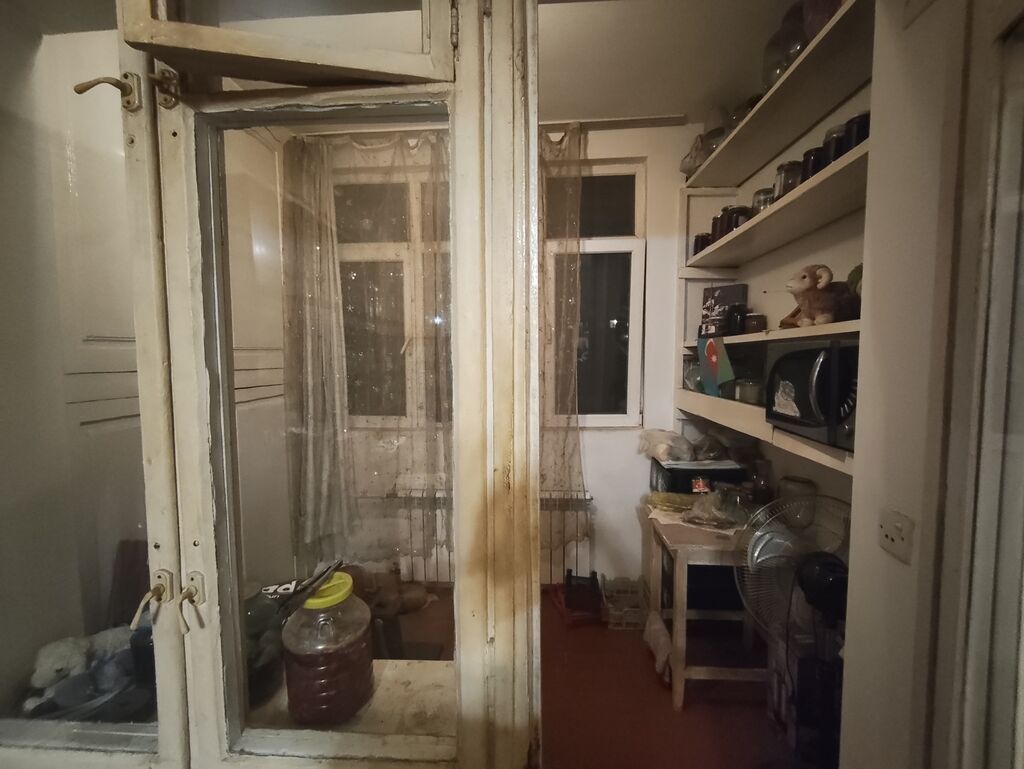 Bakı, 8-ci kilometr, 4 otaqlı, Köhnə tikili, m. Neftçilər, 80 kv. m