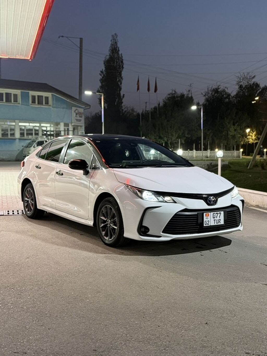 Toyota Corolla: 2019 г., 1.8 л, Автомат, Бензин, Седан: фото 1