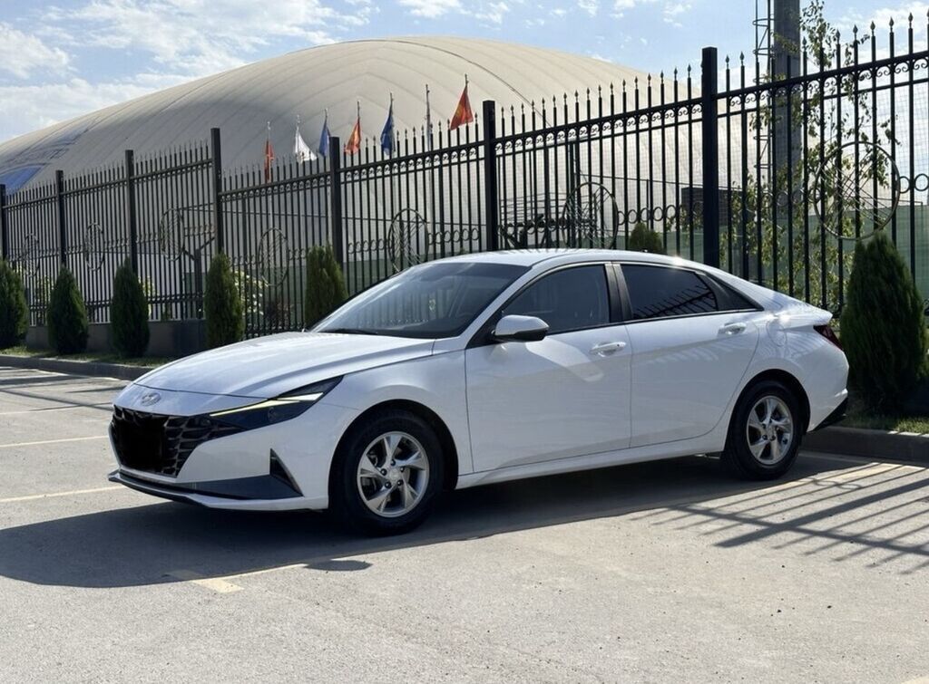 Hyundai Avante: 2022 г., Автомат, Газ: фото 3