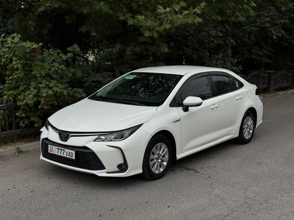 Toyota Corolla: 2021 г., 1.8 л, Вариатор, Гибрид, Седан: фото 2