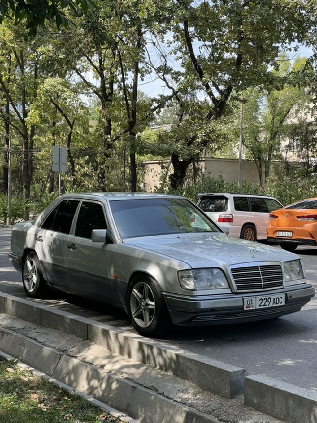Mercedes-Benz W124: 1993 г., 3.2 л, Автомат, Бензин, Седан: фото 4