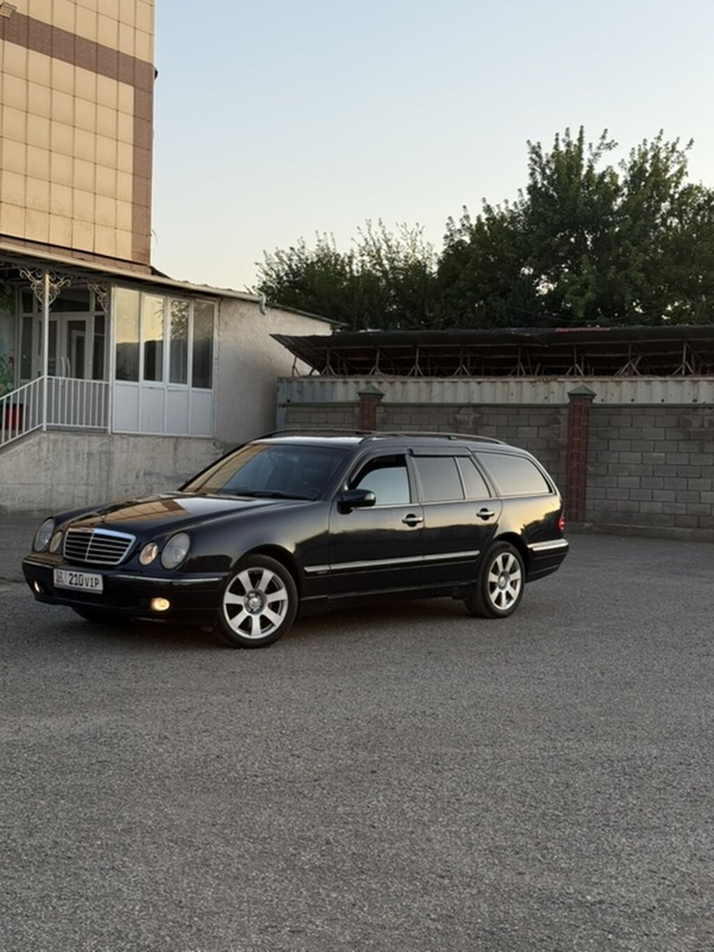 Mercedes-Benz E-Class: 2003 г., 4.3 л, Автомат, Газ, Универсал: фото 2