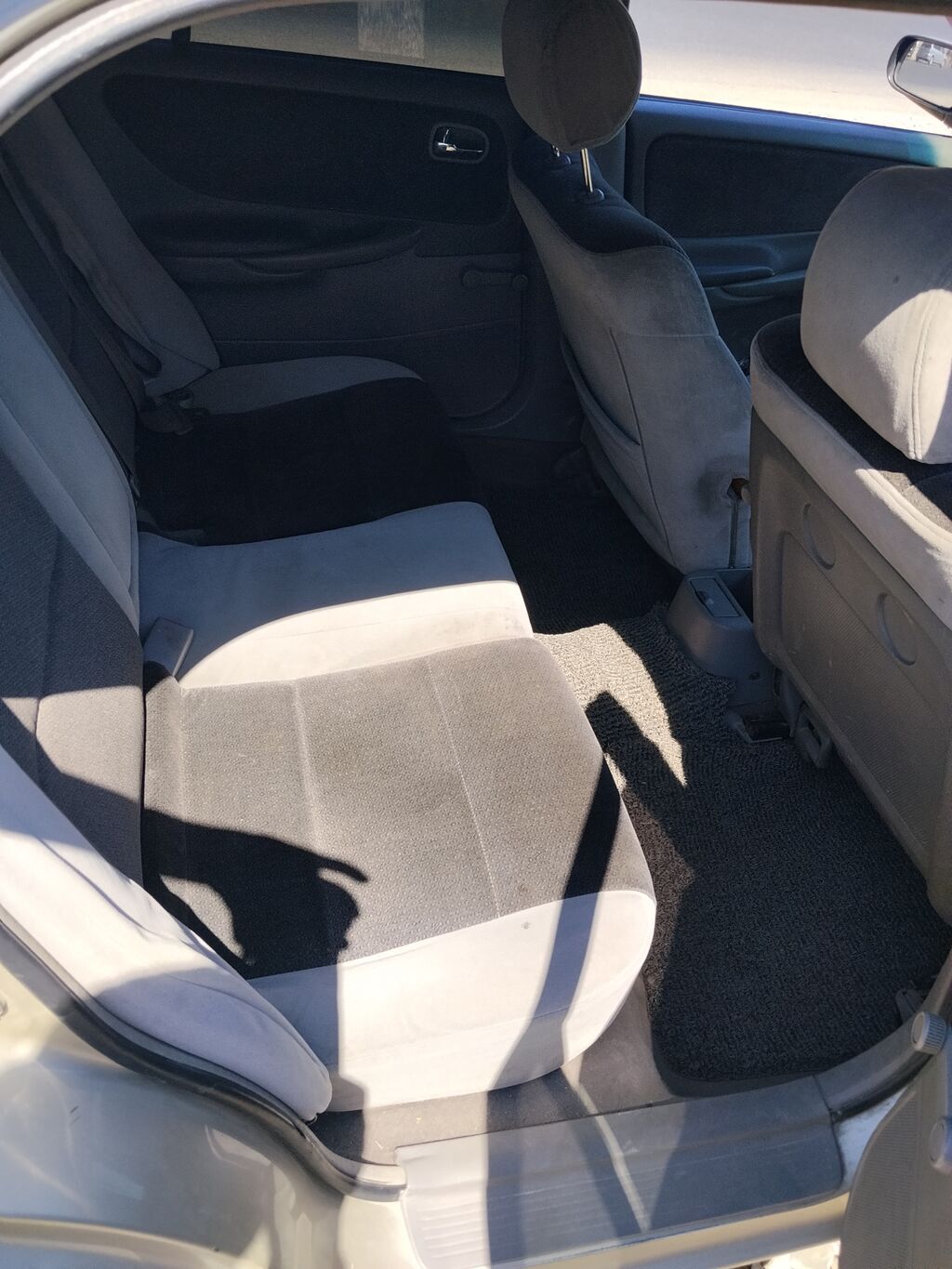 Mazda 626: 2000 г., 2 л, Механика, Лифтбек: фото 3