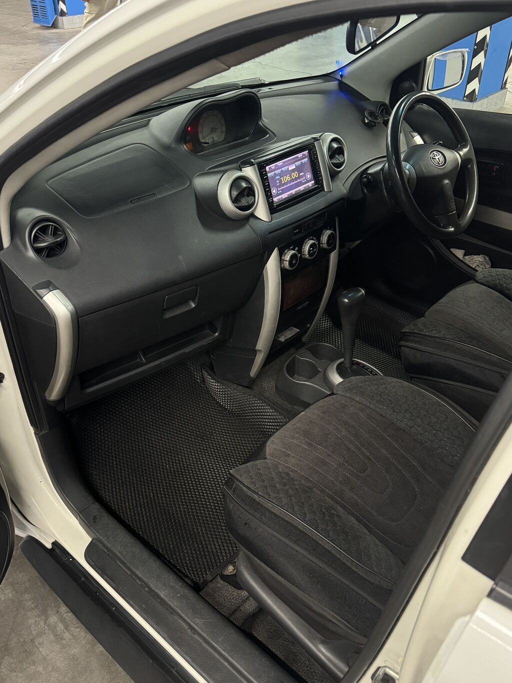 Toyota Ist: 2003 г., 1.5 л, Автомат, Бензин, Хэтчбэк: фото 6