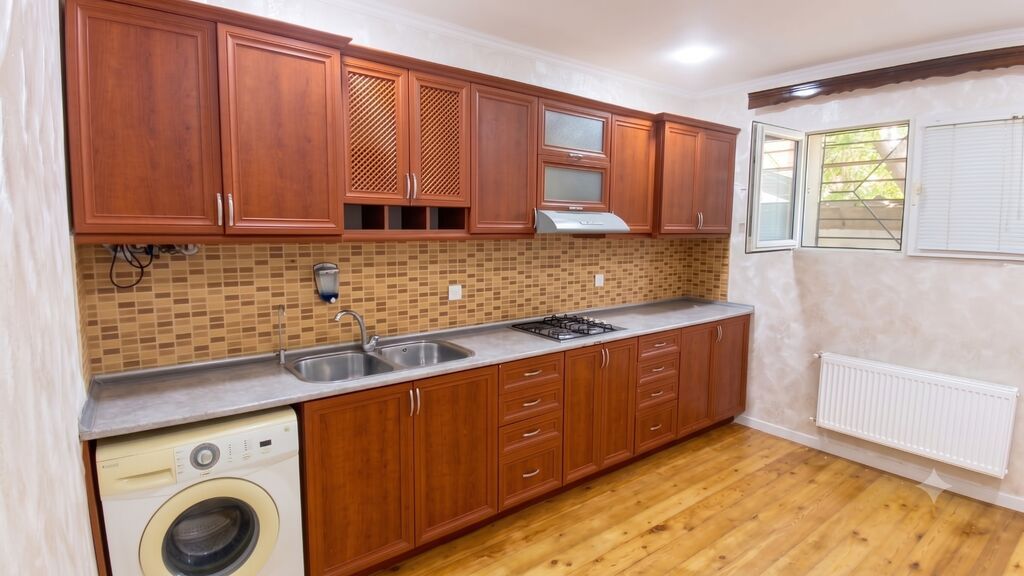 5 otaqlı, 138 kv. m, Yeni təmirli