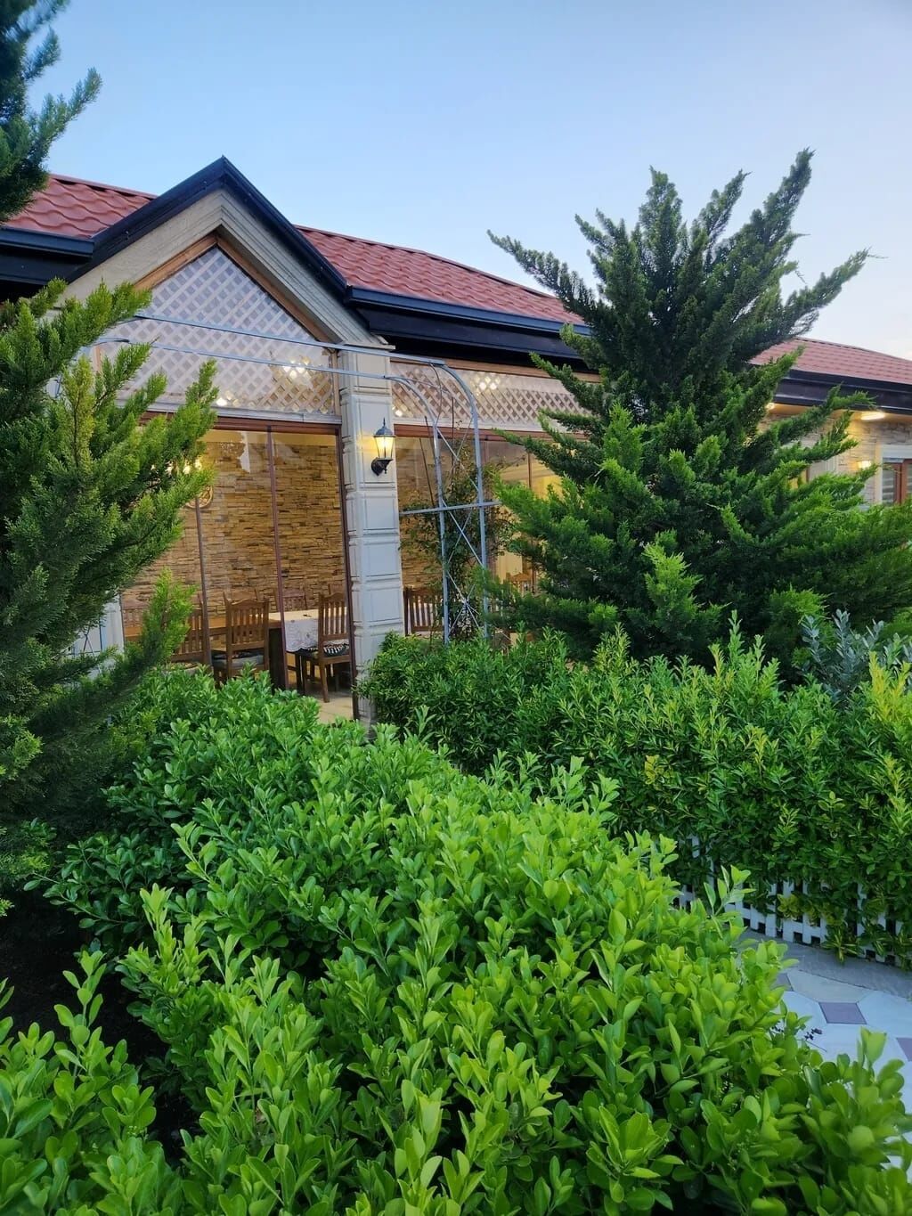 Şüvəlan qəs., 195 kv. m, 4 otaqlı, Hovuzlu, İşıq