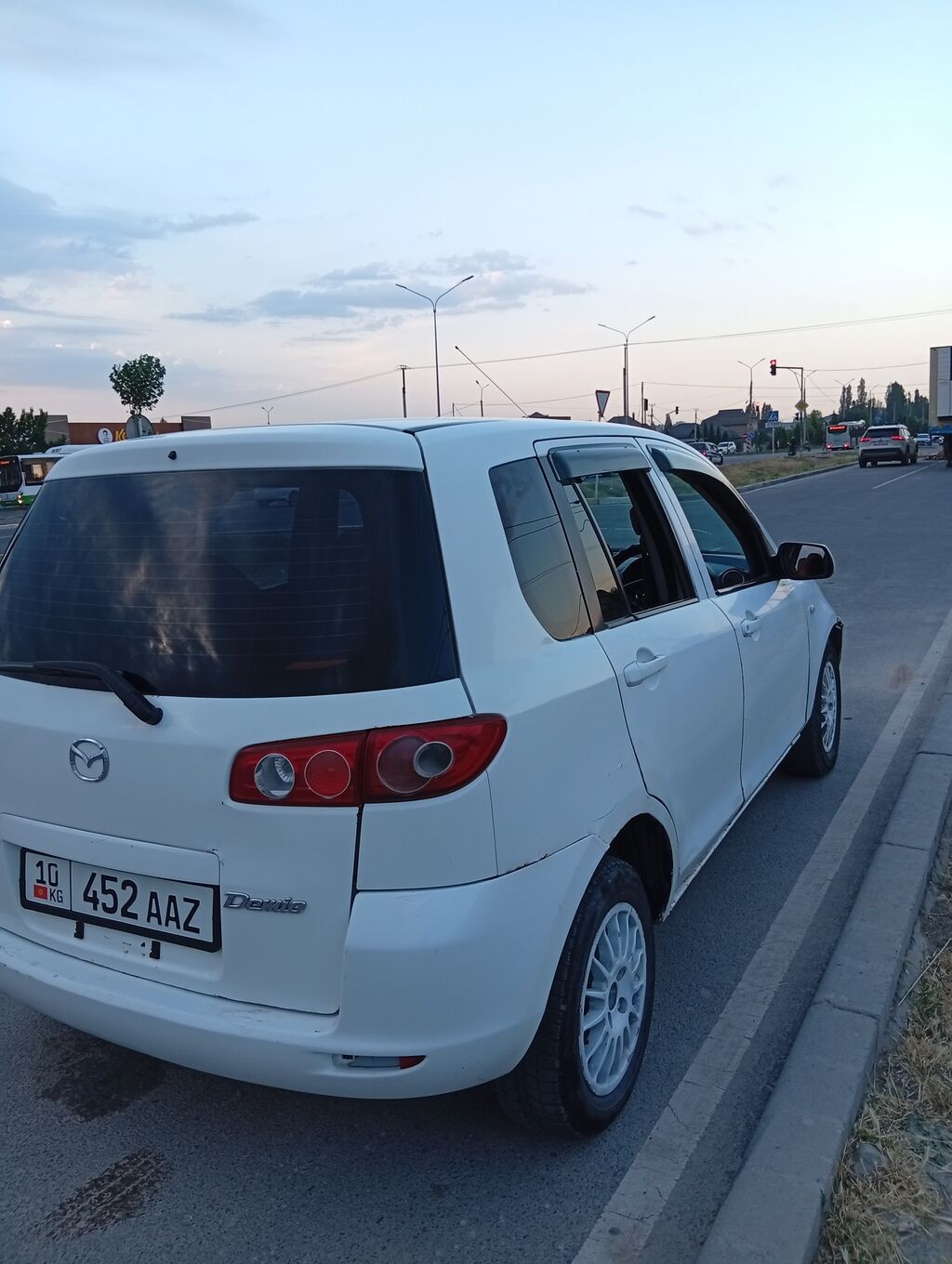 Mazda Demio: 2003 г., 1.3 л, Автомат, Бензин, Хэтчбэк: фото 4