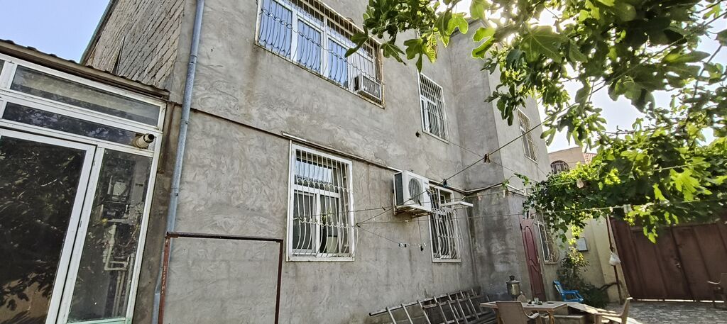 Qaraçuxur qəs. 6 otaqlı, 240 kv. m, Orta təmir