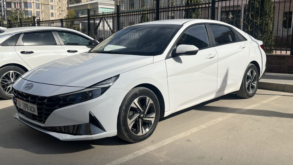 Hyundai Avante: 2021 г., 1.6 л, Робот, Гибрид, Седан: фото 2